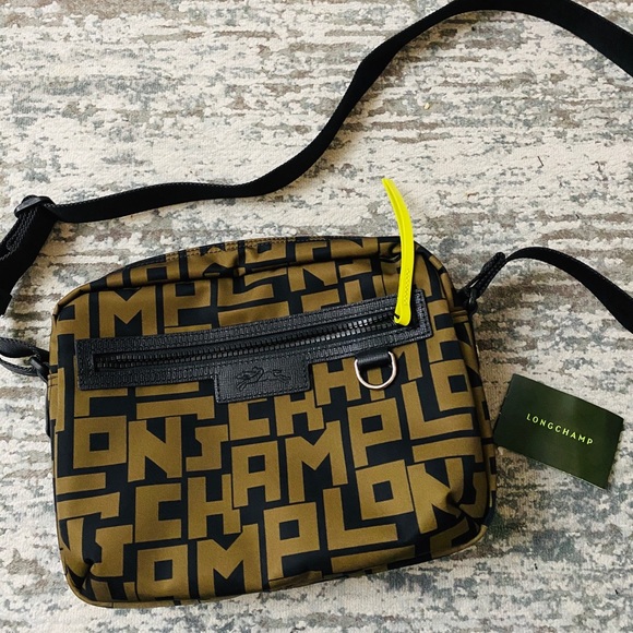 Longchamp Handbags - 🍒🍒Authentic Longchamp Crossbody